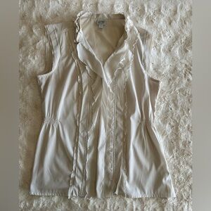 Converse Large Women’s Ruffle sleeveless blouse. Cream colored.